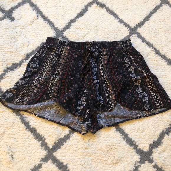 Hollister flowy shorts - Picture 1 of 1